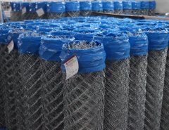 Plasă împletită pentru un gard rapid şi rezistent, la costuri minime de realizare