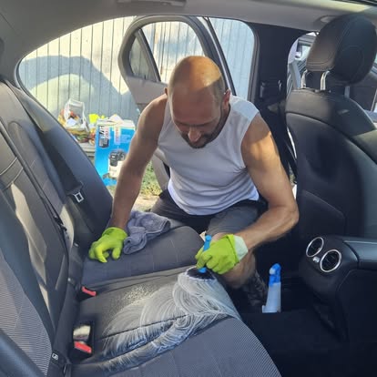 Mașina familiei: igienizare tapițerie auto în Oradea, explicată corect