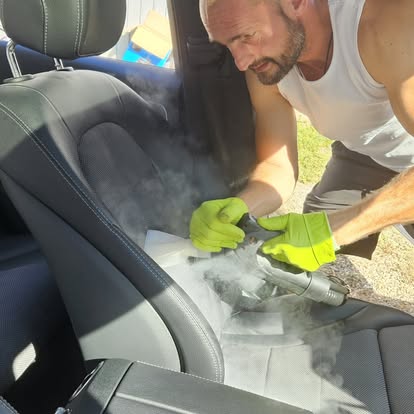 Mașina familiei: igienizare tapițerie auto în Oradea, explicată corect